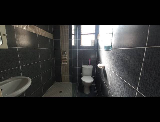 2.5 BEDROOM FLAT FOR SALE IN GLENWOOD